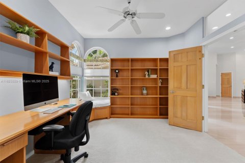 House in Coral Springs, Florida 5 bedrooms, 295.24 sq.m. № 1809840 - photo 21