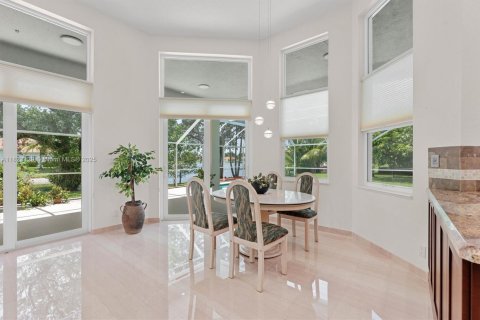 House in Coral Springs, Florida 5 bedrooms, 295.24 sq.m. № 1809840 - photo 20