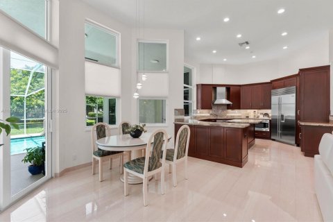 House in Coral Springs, Florida 5 bedrooms, 295.24 sq.m. № 1809840 - photo 17