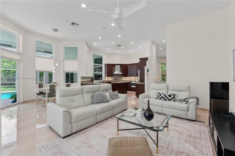 House in Coral Springs, Florida 5 bedrooms, 295.24 sq.m. № 1809840 - photo 18
