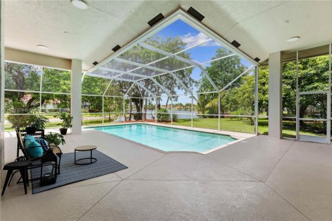 House in Coral Springs, Florida 5 bedrooms, 295.24 sq.m. № 1809840 - photo 23