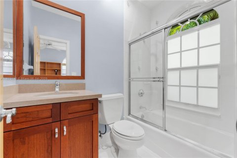 House in Coral Springs, Florida 5 bedrooms, 295.24 sq.m. № 1809840 - photo 22