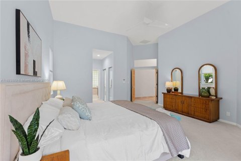 House in Coral Springs, Florida 5 bedrooms, 295.24 sq.m. № 1809840 - photo 9