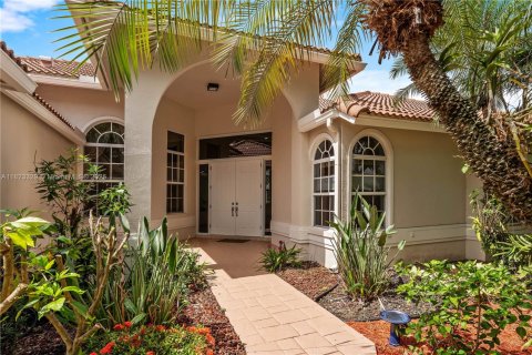 House in Coral Springs, Florida 5 bedrooms, 295.24 sq.m. № 1809840 - photo 2