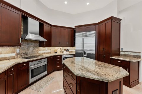 House in Coral Springs, Florida 5 bedrooms, 295.24 sq.m. № 1809840 - photo 15