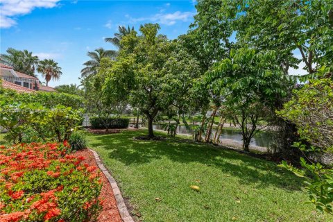 House in Coral Springs, Florida 5 bedrooms, 295.24 sq.m. № 1809840 - photo 27