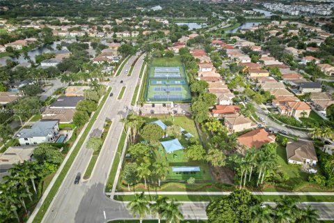 Townhouse in Miramar, Florida 2 bedrooms, 121.98 sq.m. № 2409660 - photo 17