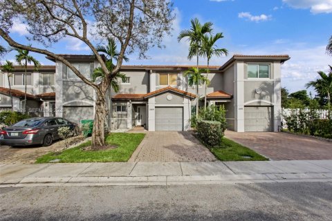 Adosado en Miramar, Florida 2 dormitorios, 121.98 m2 № 2409660