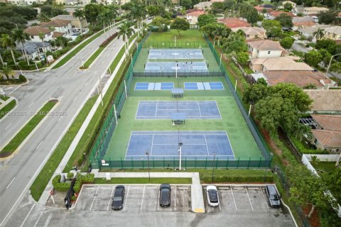 Townhouse in Miramar, Florida 2 bedrooms, 121.98 sq.m. № 2409660 - photo 19