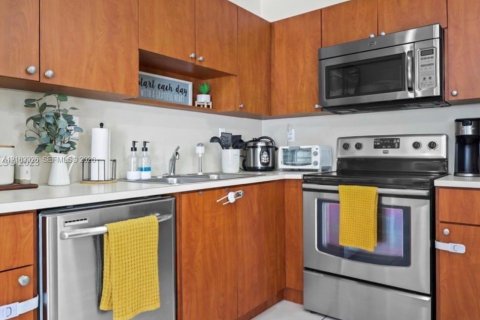 Townhouse in Miramar, Florida 2 bedrooms, 121.98 sq.m. № 2409660 - photo 5
