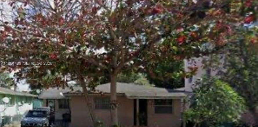 Commercial property in Miami, Florida 177.26 sq.m. № 2026685