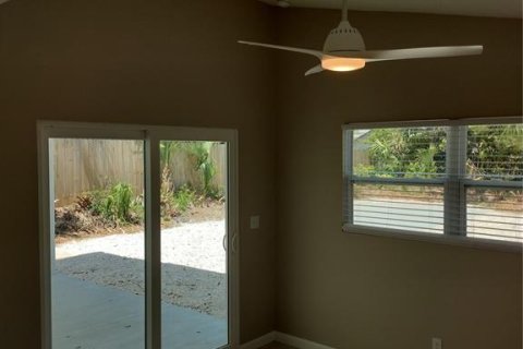 House in New Smyrna Beach, Florida 3 bedrooms, 140.84 sq.m. № 1789857 - photo 9