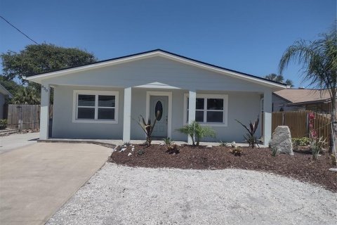 House in New Smyrna Beach, Florida 3 bedrooms, 140.84 sq.m. № 1789857 - photo 1