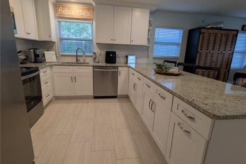 House in New Smyrna Beach, Florida 3 bedrooms, 140.84 sq.m. № 1789857 - photo 2