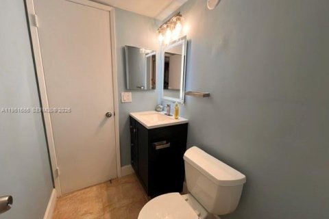Condominio en alquiler en Miami, Florida, 1 dormitorio, 70.33 m2 № 2006201 - foto 23