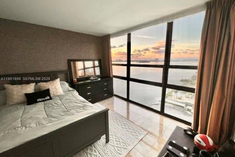 Condominio en alquiler en Miami, Florida, 1 dormitorio, 70.33 m2 № 2006201 - foto 7