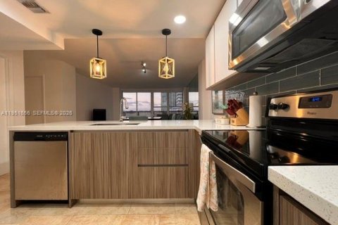 Condominio en alquiler en Miami, Florida, 1 dormitorio, 70.33 m2 № 2006201 - foto 10