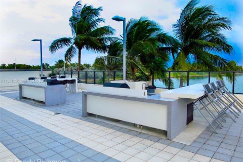 Condominio en alquiler en Miami, Florida, 1 dormitorio, 70.33 m2 № 2006201 - foto 30