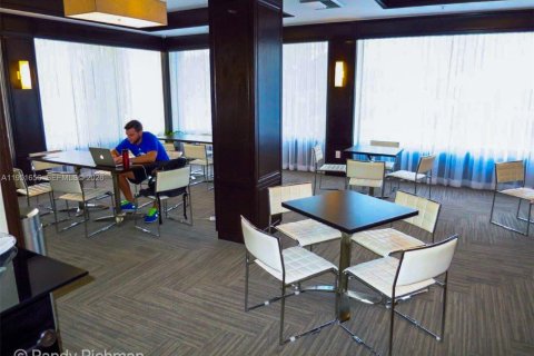 Condominio en alquiler en Miami, Florida, 1 dormitorio, 70.33 m2 № 2006201 - foto 15