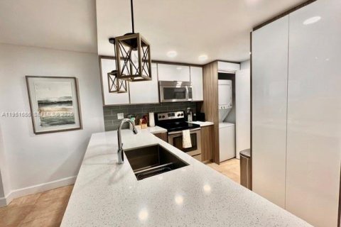 Condominio en alquiler en Miami, Florida, 1 dormitorio, 70.33 m2 № 2006201 - foto 11