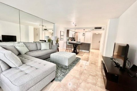 Condominio en alquiler en Miami, Florida, 1 dormitorio, 70.33 m2 № 2006201 - foto 20