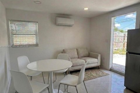 Immobilier commercial à louer à Miami, Floride: 1 chambre, 132.48 m2 № 2084373 - photo 3
