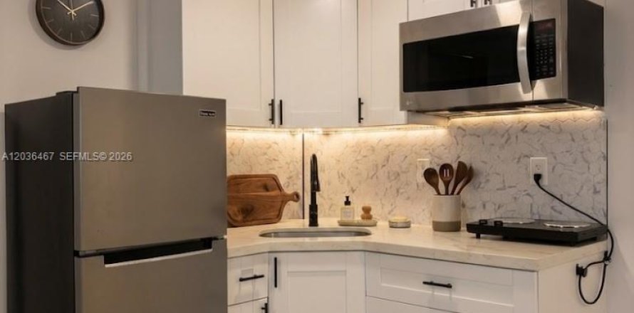 Immobilier commercial à Miami, Floride 1 chambre, 132.48 m2 № 2084373