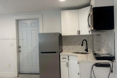Immobilier commercial à louer à Miami, Floride: 1 chambre, 132.48 m2 № 2084373 - photo 7