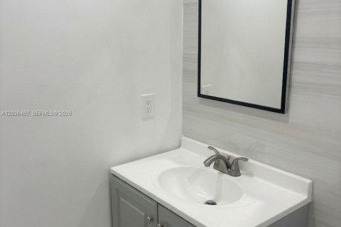 Immobilier commercial à louer à Miami, Floride: 1 chambre, 132.48 m2 № 2084373 - photo 6