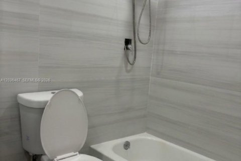 Immobilier commercial à louer à Miami, Floride: 1 chambre, 132.48 m2 № 2084373 - photo 5