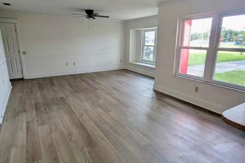 House in Branford, Florida 3 bedrooms, 178.56 sq.m. № 2207420 - photo 6