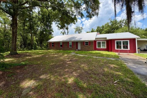 House in Branford, Florida 3 bedrooms, 178.56 sq.m. № 2207420