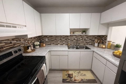 Condo in Hialeah, Florida, 2 bedrooms  № 2064127 - photo 5
