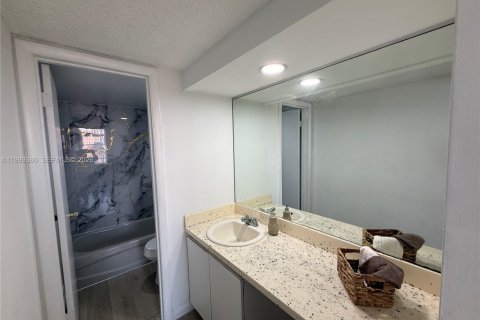 Condo in Hialeah, Florida, 2 bedrooms  № 2064127 - photo 15