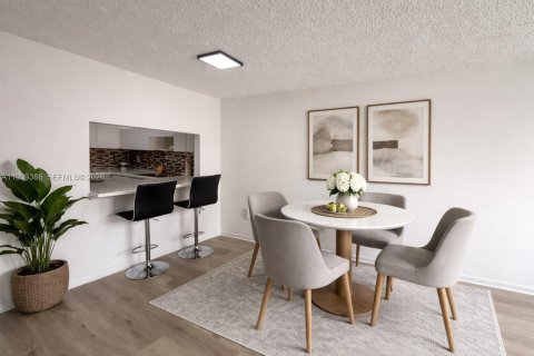 Condo in Hialeah, Florida, 2 bedrooms  № 2064127 - photo 2