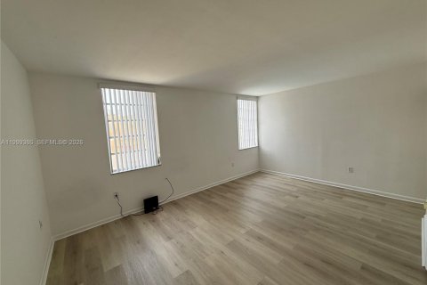 Condo in Hialeah, Florida, 2 bedrooms  № 2064127 - photo 14