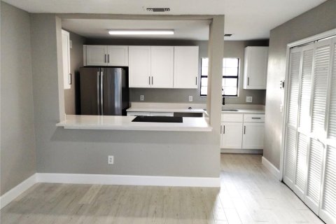 Dúplex en venta en Altamonte Springs, Florida, 3 dormitorios, 111.48 m2 № 1905228 - foto 2