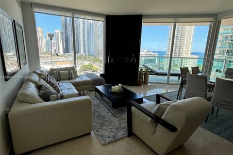 Copropriété à louer à Sunny Isles Beach, Floride: 3 chambres, 135.73 m2 № 1893485 - photo 1