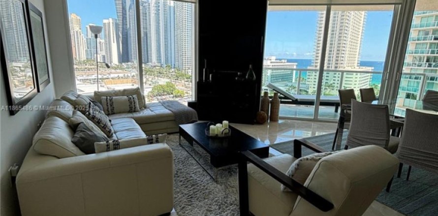 Condo à Sunny Isles Beach, Floride, 3 chambres № 1893485