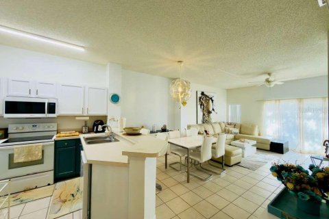 Touwnhouse à louer à Kissimmee, Floride: 3 chambres, 119.94 m2 № 2111995 - photo 4