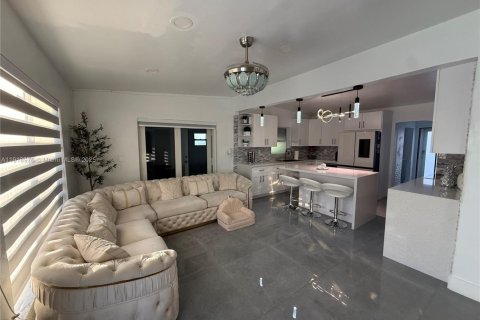 Casa en venta en Homestead, Florida, 2 dormitorios, 105.07 m2 № 1974377 - foto 2