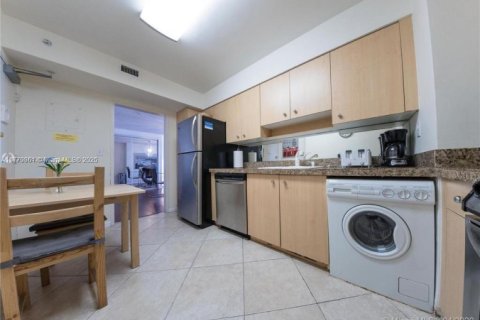 Copropriété à louer à Surfside, Floride: 1 chambre, 84.08 m2 № 1868539 - photo 6