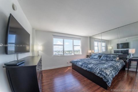 Copropriété à louer à Surfside, Floride: 1 chambre, 84.08 m2 № 1868539 - photo 3