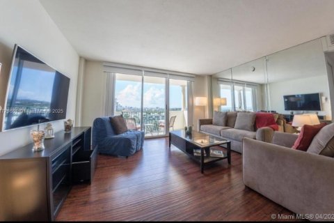 Copropriété à louer à Surfside, Floride: 1 chambre, 84.08 m2 № 1868539 - photo 4