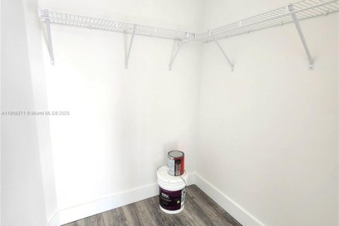 Copropriété à louer à Miami, Floride: 2 chambres, 77.57 m2 № 1967897 - photo 13