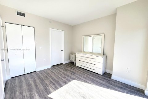 Copropriété à louer à Miami, Floride: 2 chambres, 77.57 m2 № 1967897 - photo 10