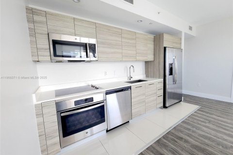 Copropriété à louer à Miami, Floride: 2 chambres, 77.57 m2 № 1967897 - photo 2