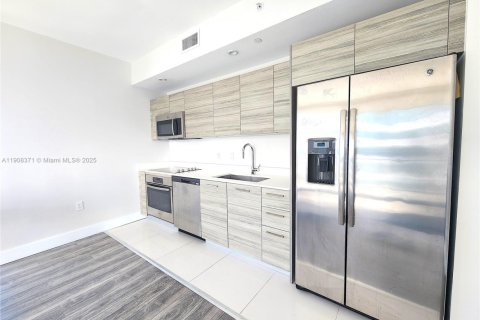 Copropriété à louer à Miami, Floride: 2 chambres, 77.57 m2 № 1967897 - photo 3