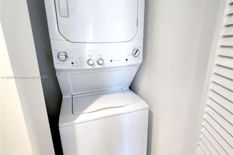 Copropriété à louer à Miami, Floride: 2 chambres, 77.57 m2 № 1967897 - photo 8