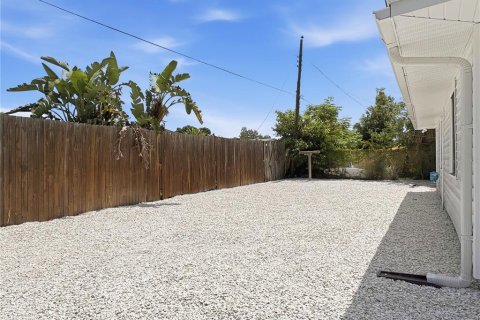 Villa ou maison à vendre à Sarasota, Floride: 3 chambres, 110.18 m2 № 2132779 - photo 17